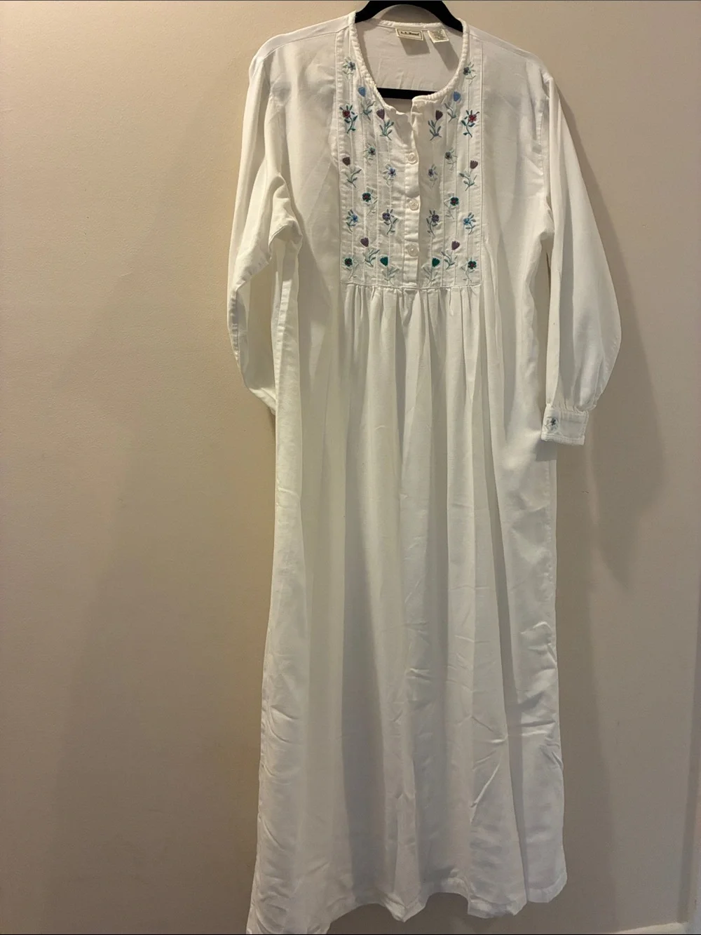 LL Beam White Embroidered Long Sleeve Cotton nightgown - medium